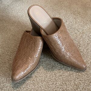 Wonderly Tan Woven Pointed-Toe Mule